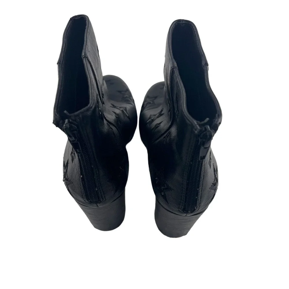 Kenneth Cole Reaction Carlyn sz 9 Leather Stars Ankle Booties Heeled Boots Black